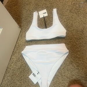 BRAND NEW WITH TAGS BEACH RIOT SET. Medium Top. Large Bottoms